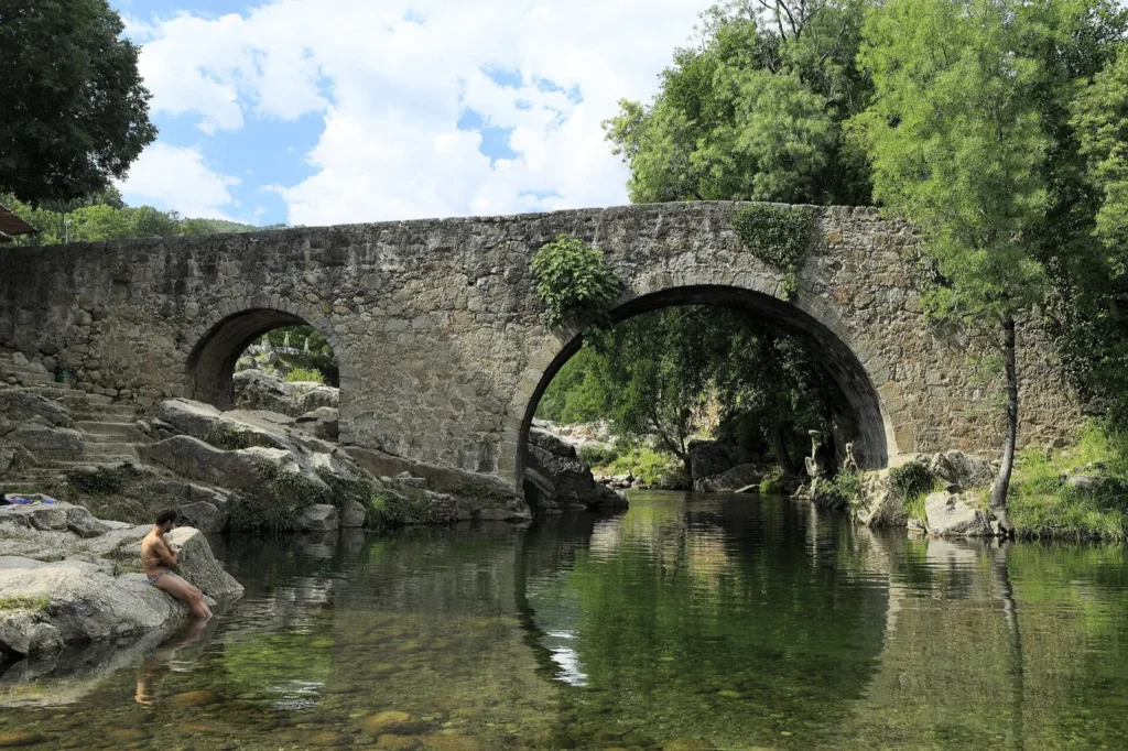 Puente de Cuartos in Losar de la Vera for a comarca map