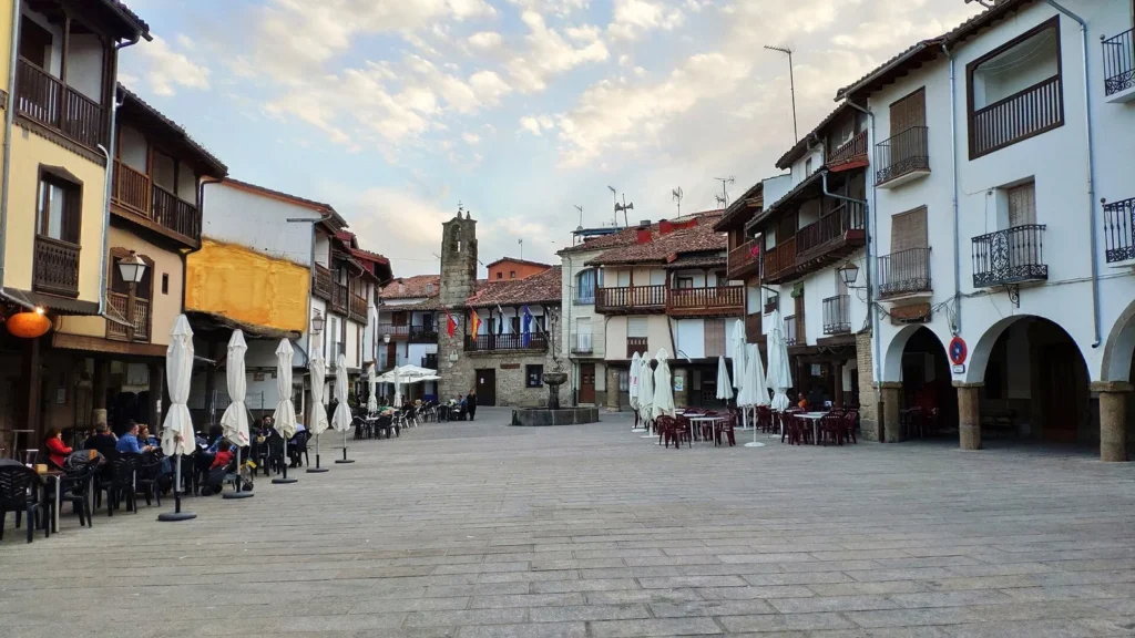 Villanueva de la Vera village square for a tourist map of La Vera