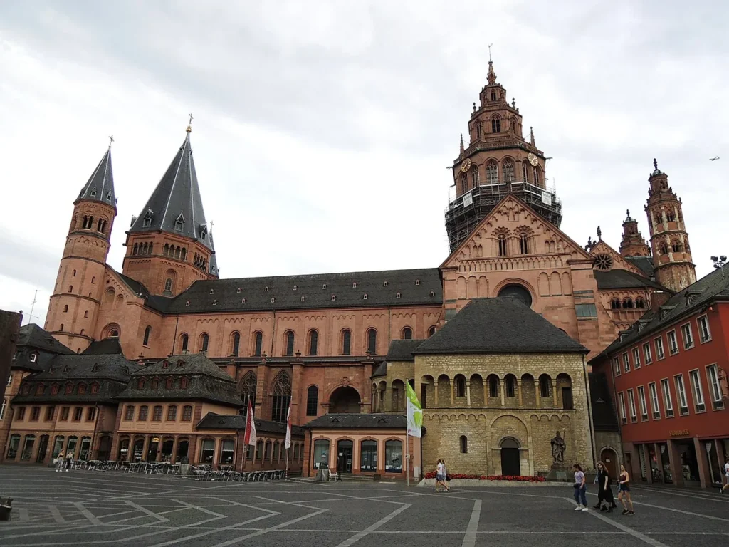Mainz Cathedral and market square on a Mainz tourist map