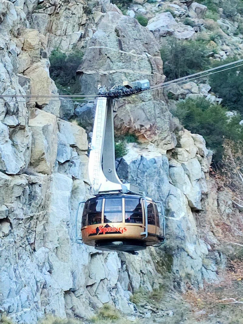 Tourist map and travel guide for Palm Springs