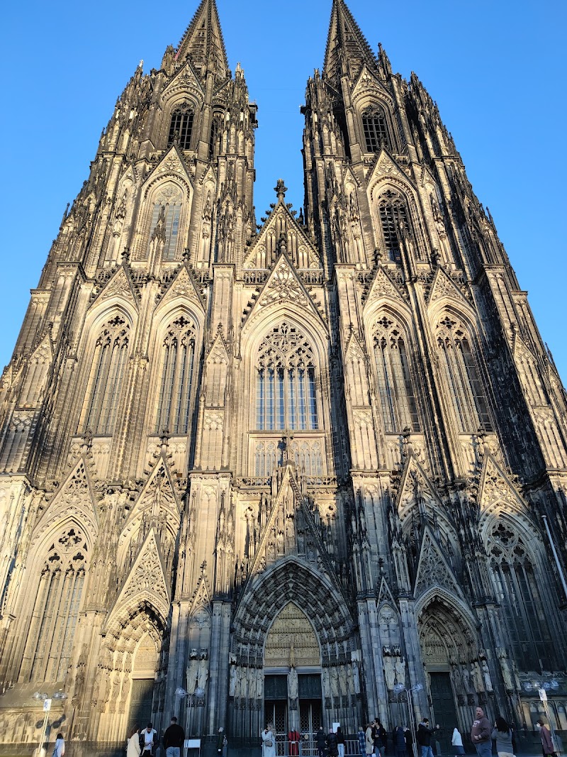 Tourist map and travel guide for Cologne, Germany: Complete Guide to Exploring the City of Cathedrals