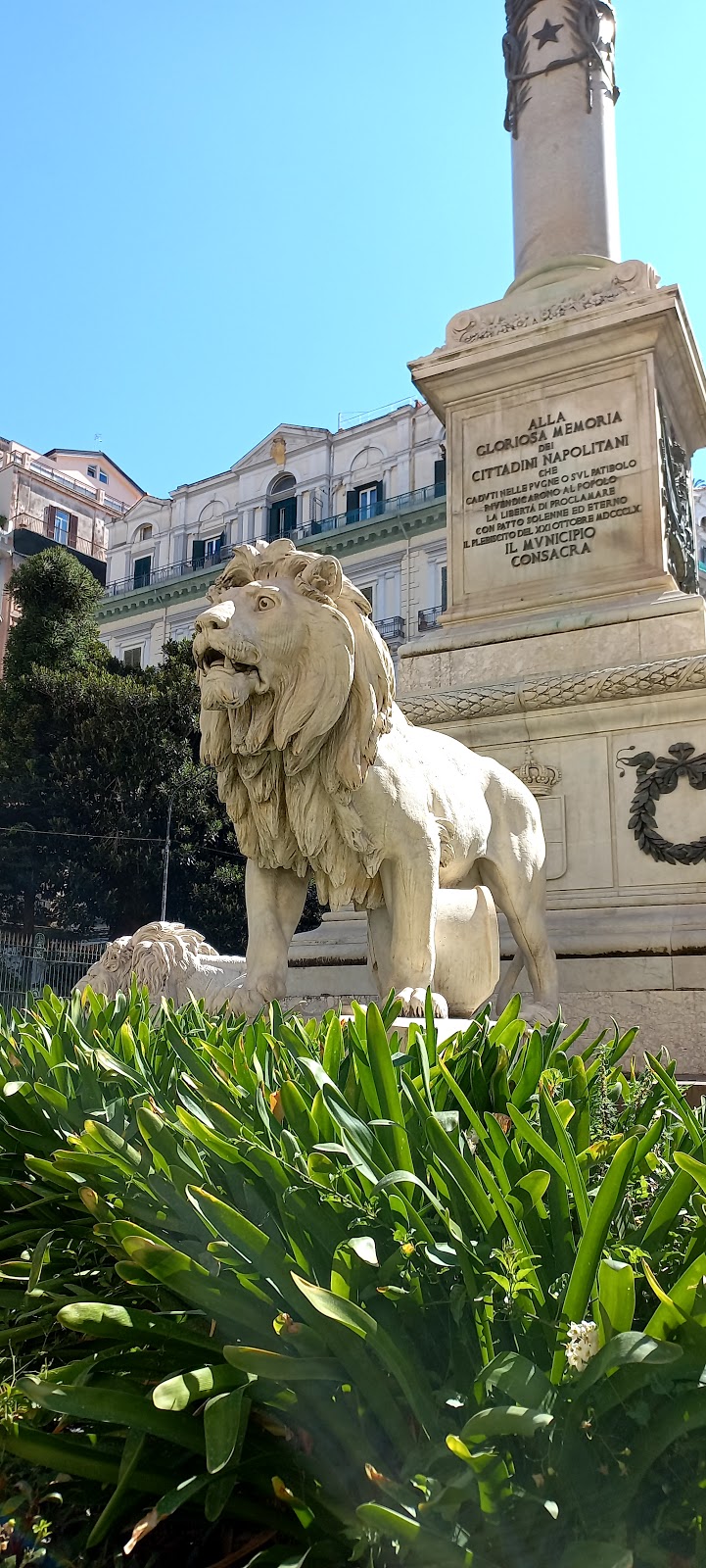 Tourist map and travel guide for Campania