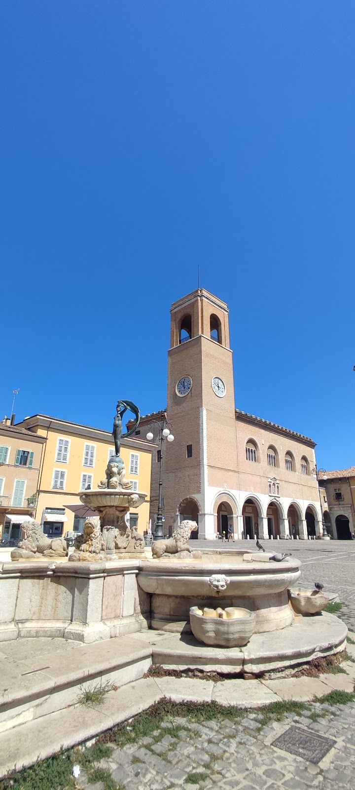 Tourist map and travel guide for Marche