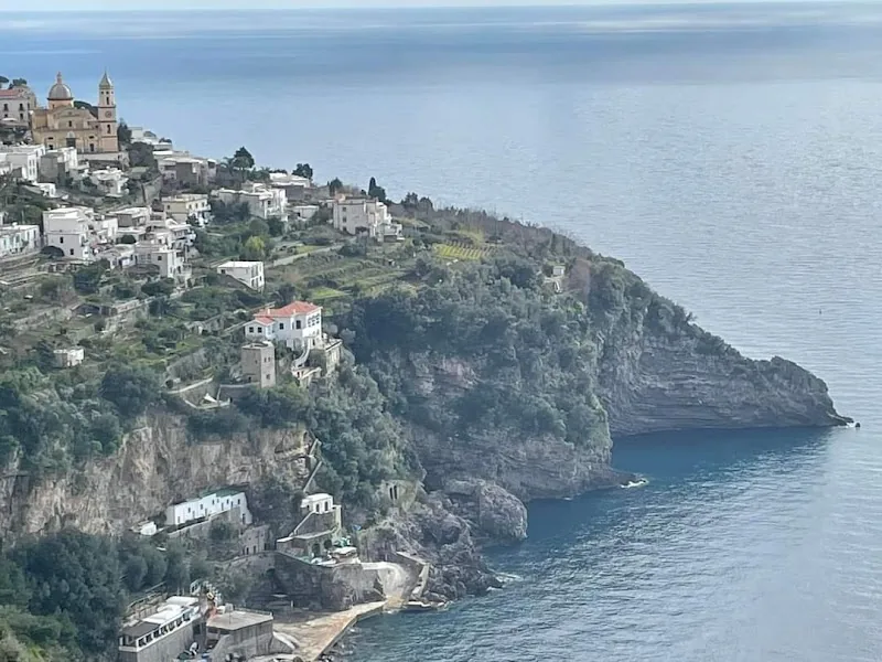 Cliffside town route on a tourist map of Amalfi Coast towns